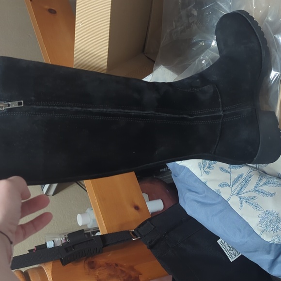 UGG Australia Boots in black size 6 - Picture 2 of 3